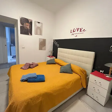 Stefano & Marta 's Terminal Cruise Ship Apartment *